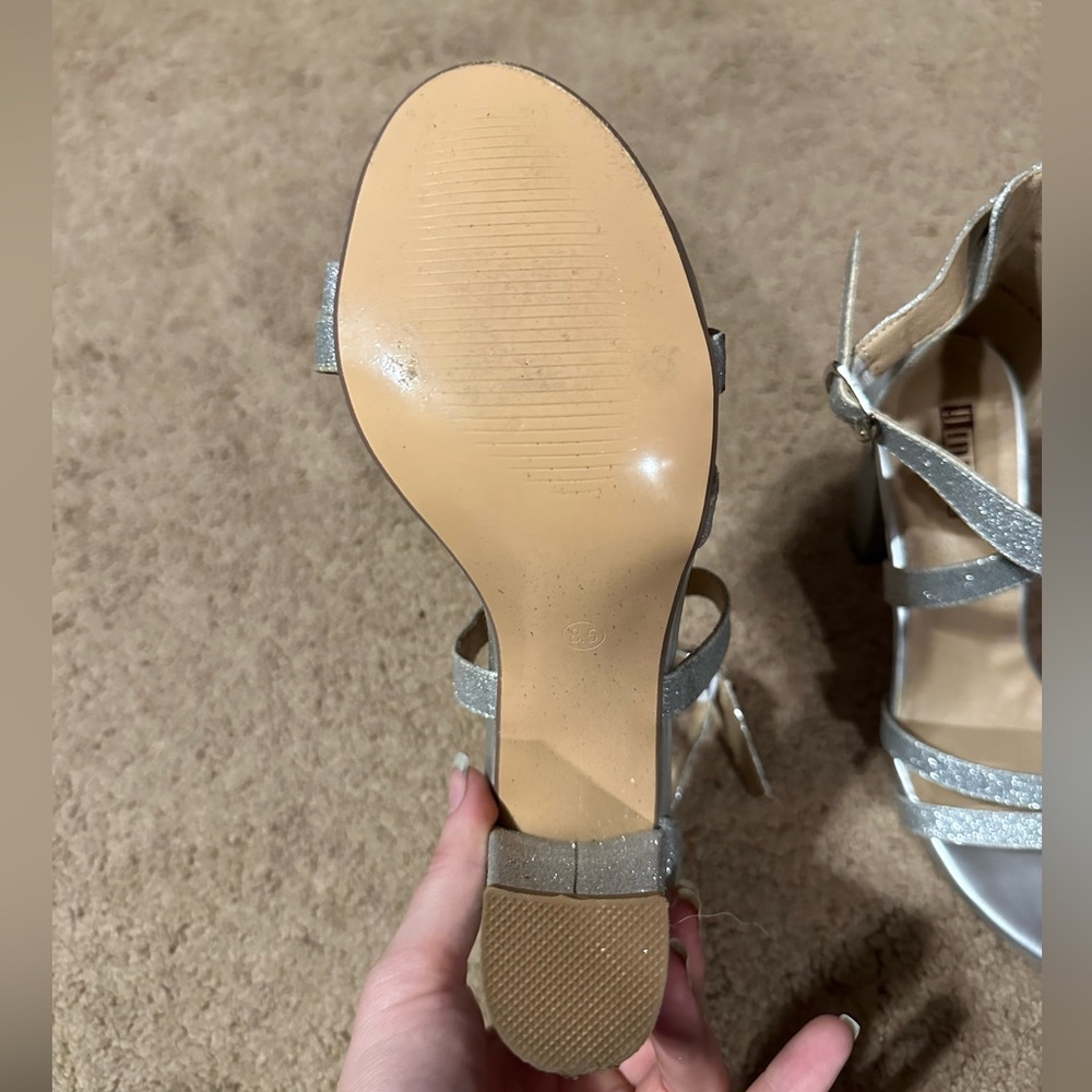 Silver heels - Picture 4 of 6